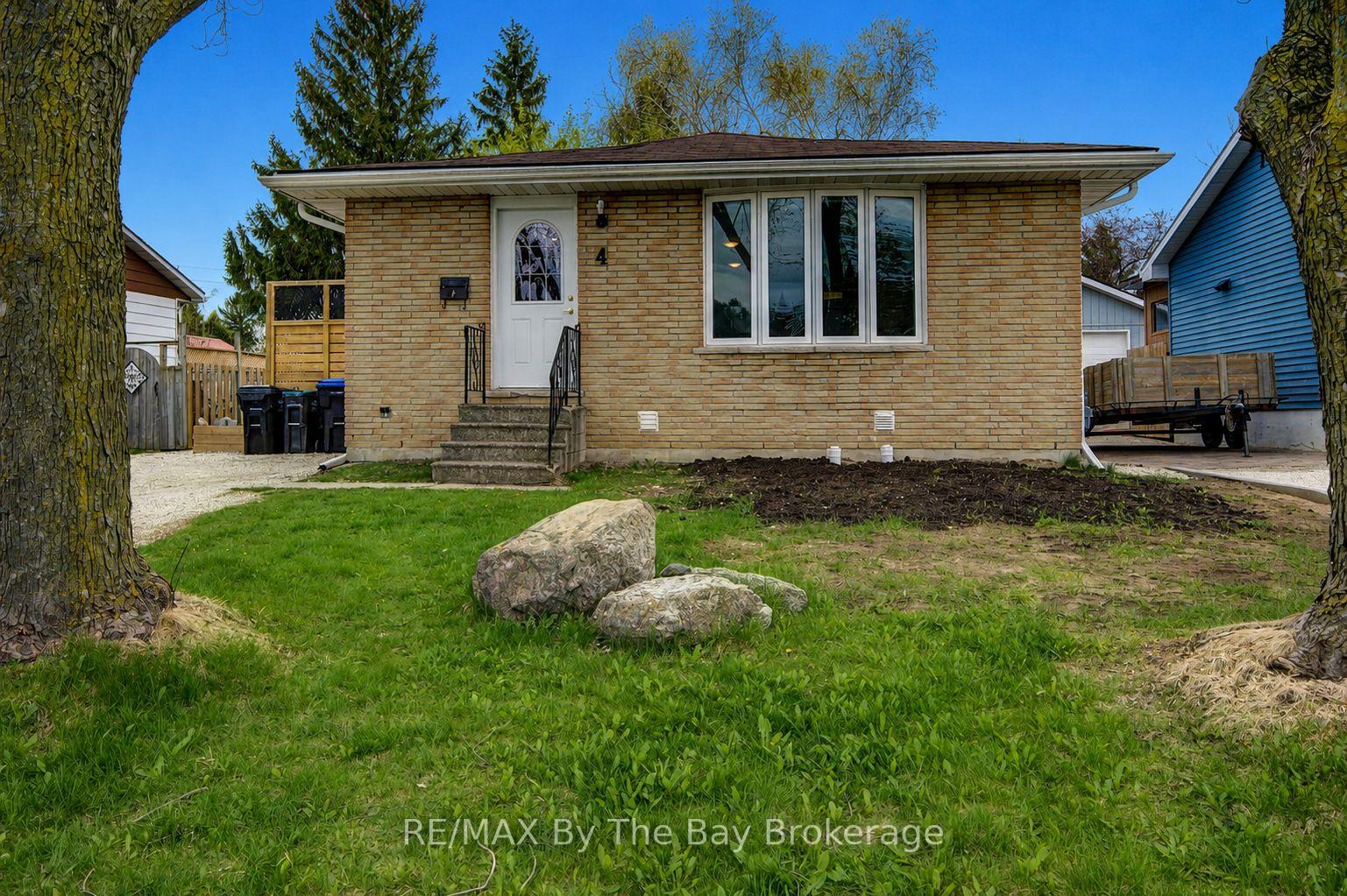 4-watts-crescent-collingwood-ontario-s13100138