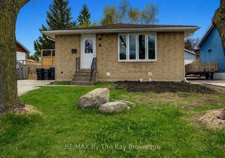 4-watts-crescent-collingwood-ontario-s13100138