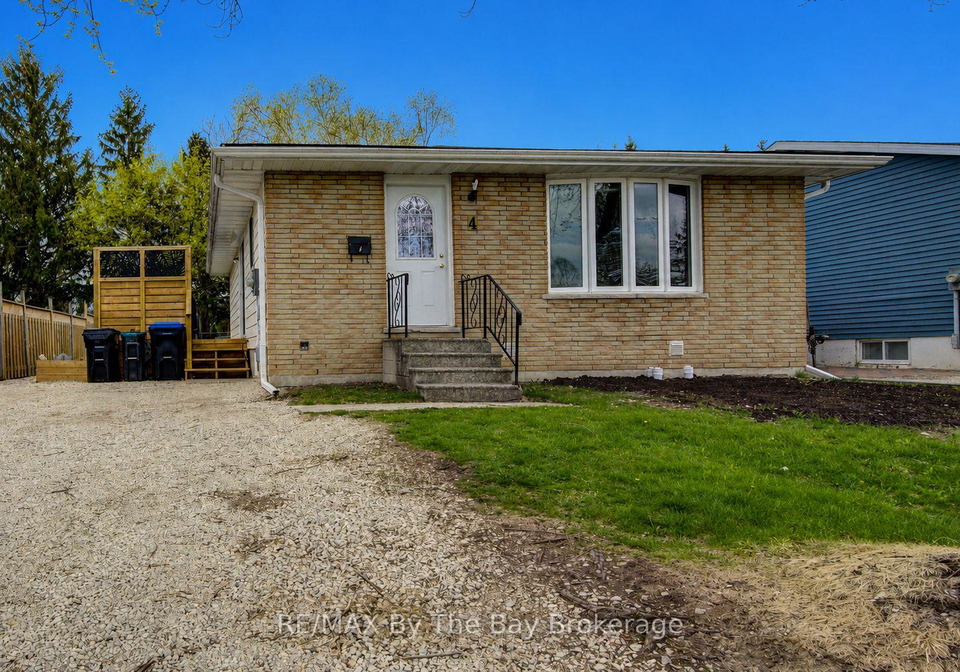 4-watts-crescent-collingwood-ontario-s13100138