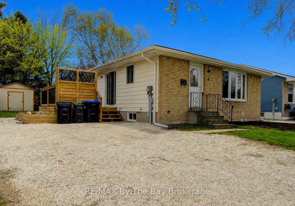 4-watts-crescent-collingwood-ontario-s13100138