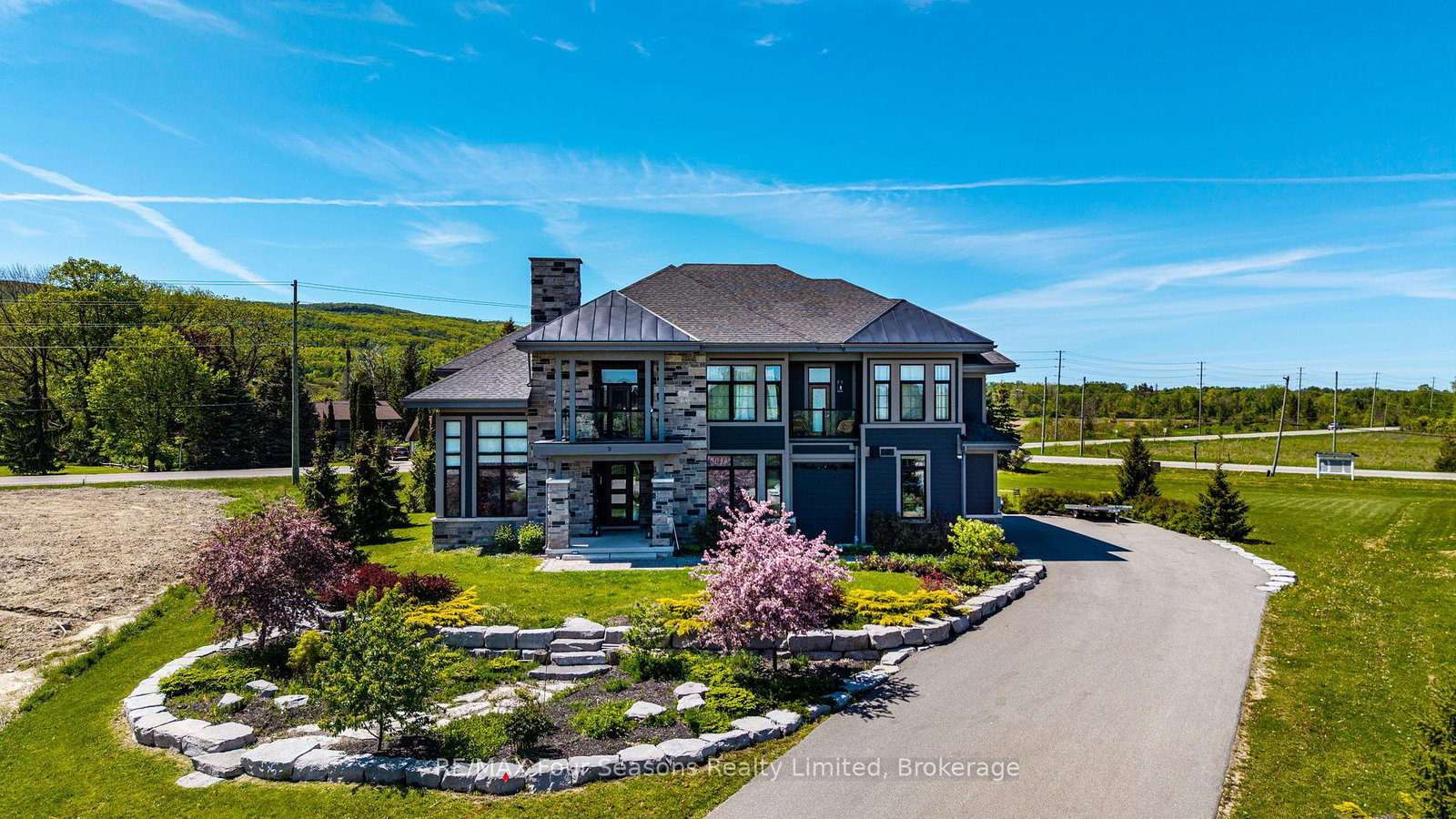 9-windrose-valley-boulevard-clearview-ontario-s13102874