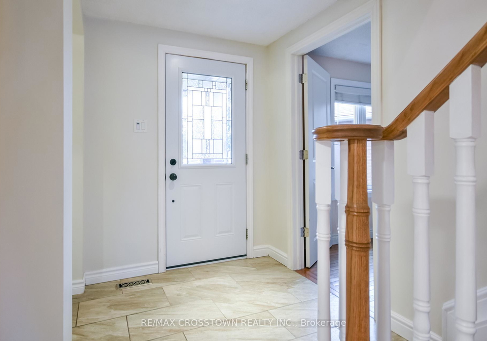 10-nugent-court-barrie-ontario-s13103422