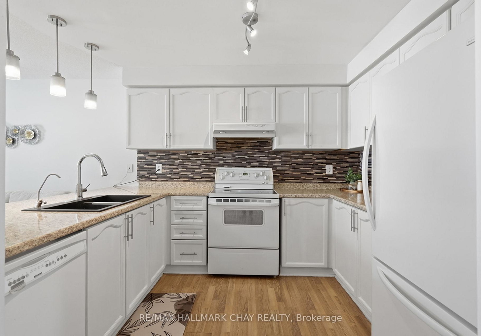 4-hawthorne-crescent-barrie-ontario-s13110082