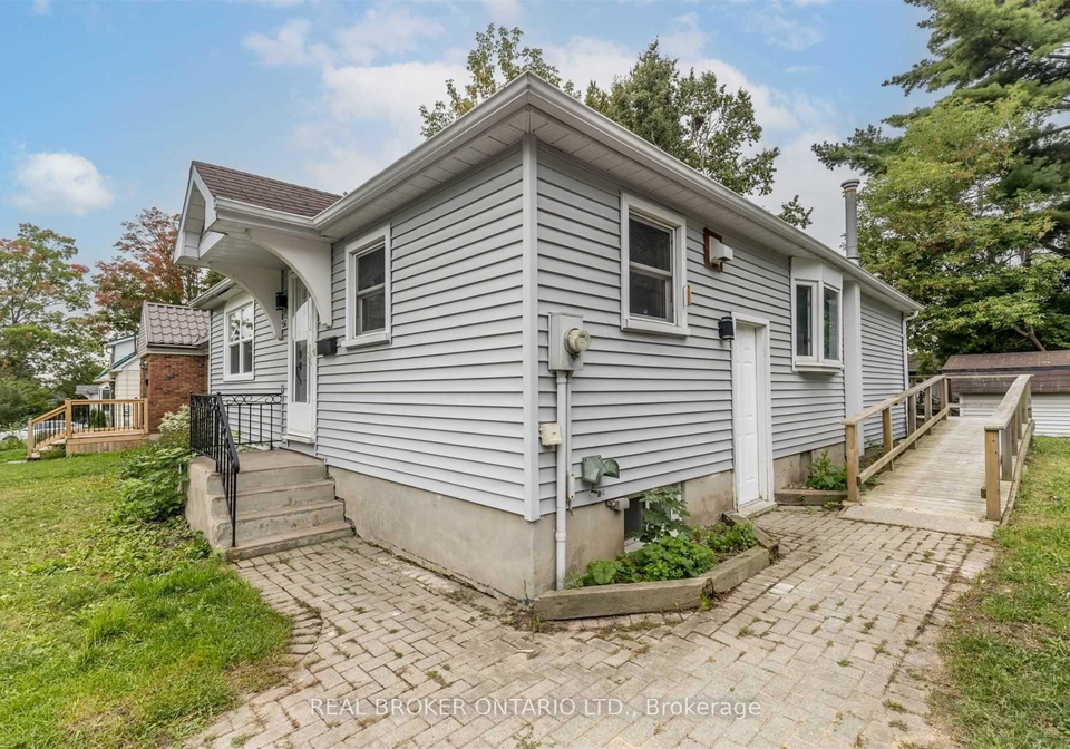 156-clapperton-street-barrie-ontario-s13119752