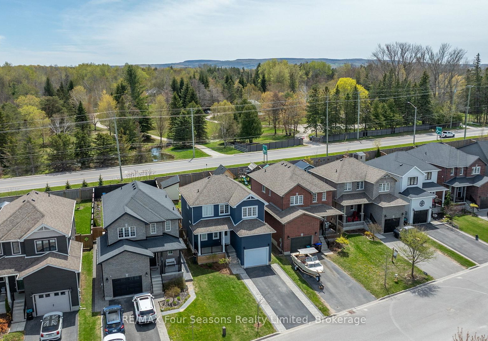 107-lockerbie-crescent-collingwood-ontario-s13124272
