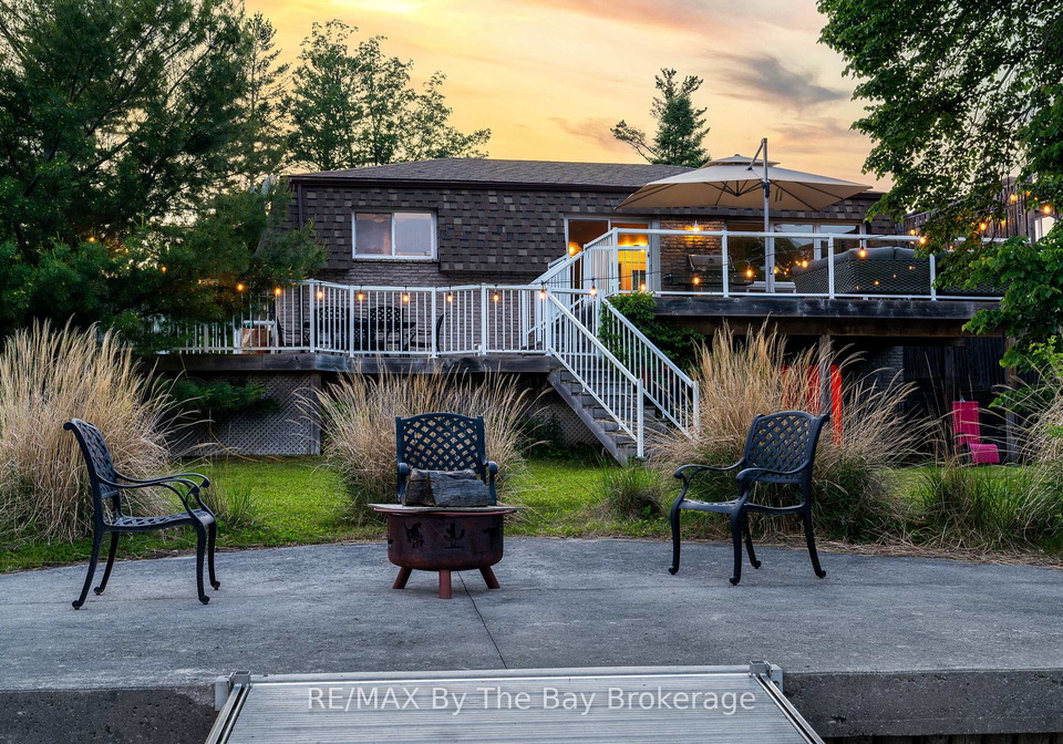 83-old-mosley-street-wasaga-beach-ontario-s13125602
