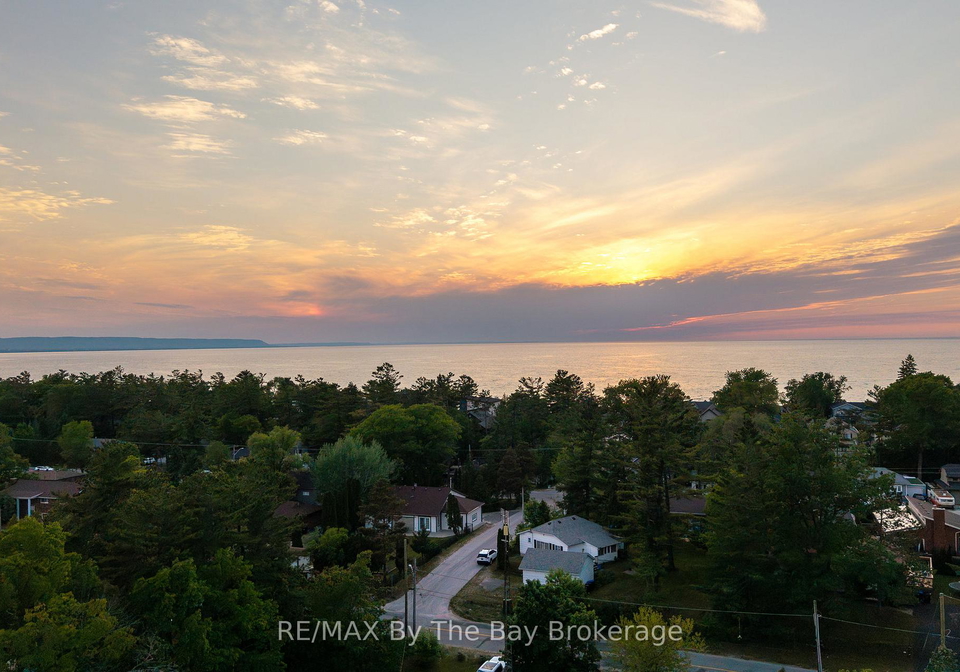 83-old-mosley-street-wasaga-beach-ontario-s13125602