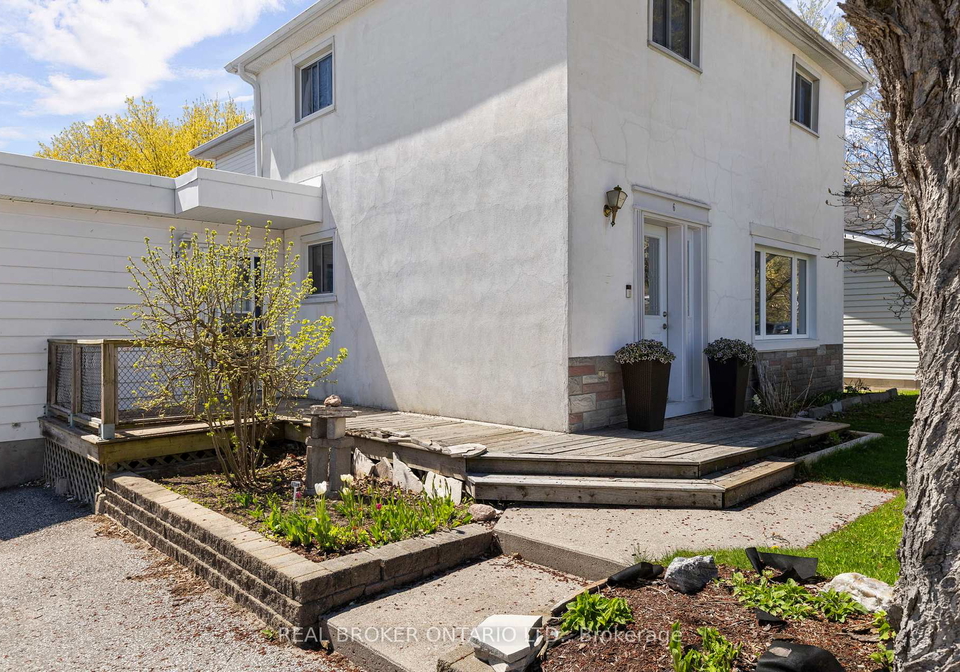 6-lucy-street-penetanguishene-ontario-s13127682
