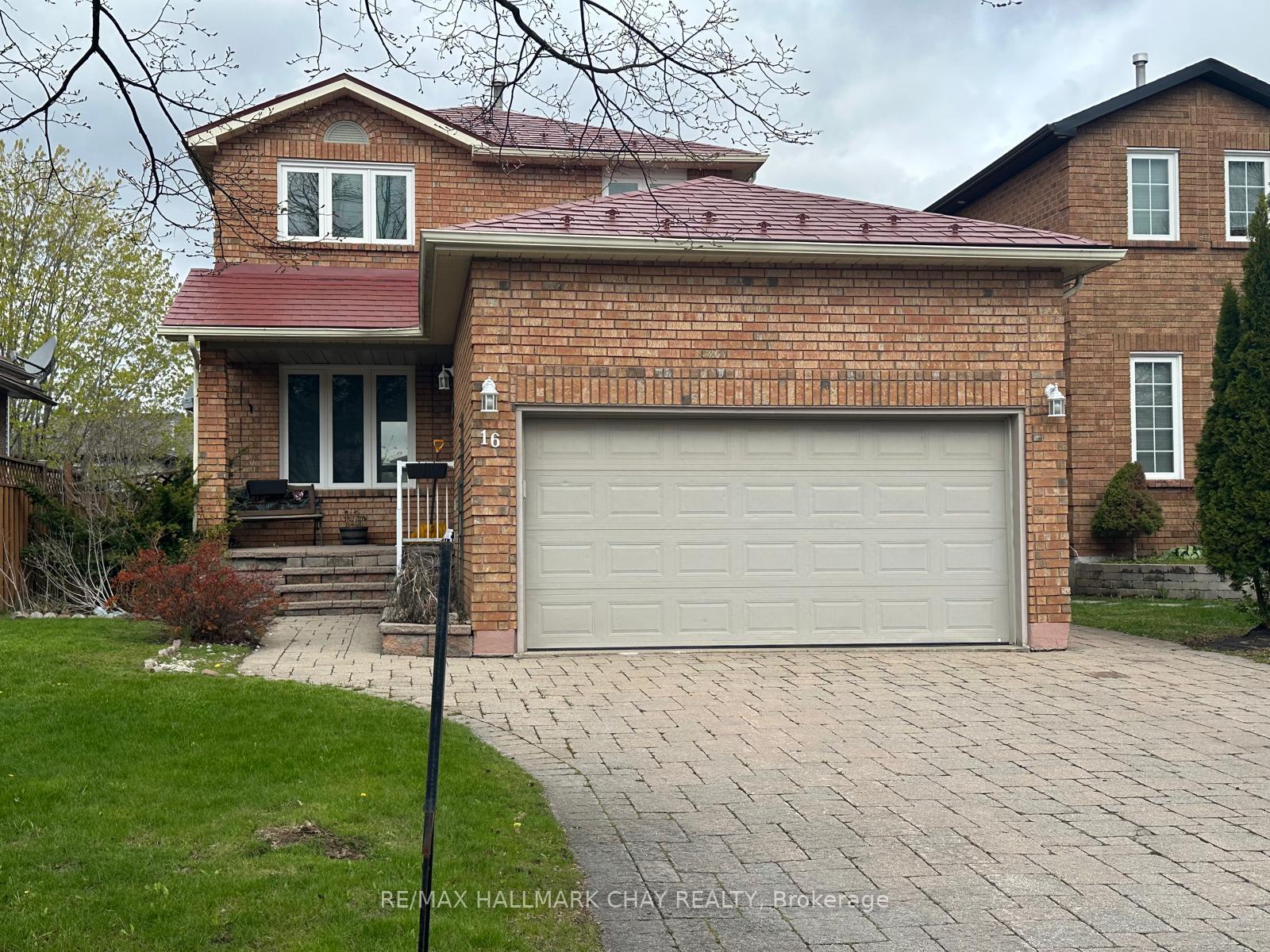 upper-16-cuthbert-street-barrie-ontario-s13127892