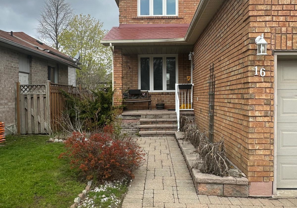 upper-16-cuthbert-street-barrie-ontario-s13127892