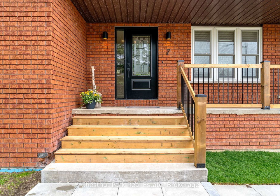 7-mckean-boulevard-clearview-ontario-s13130348