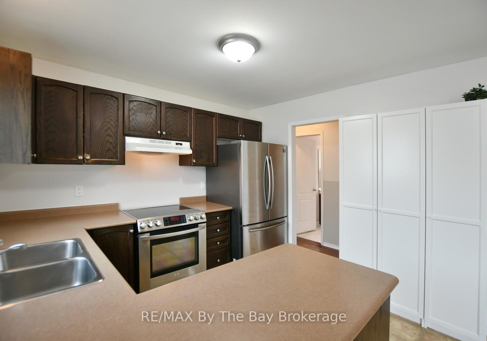 215-montreal-street-clearview-ontario-s13132462