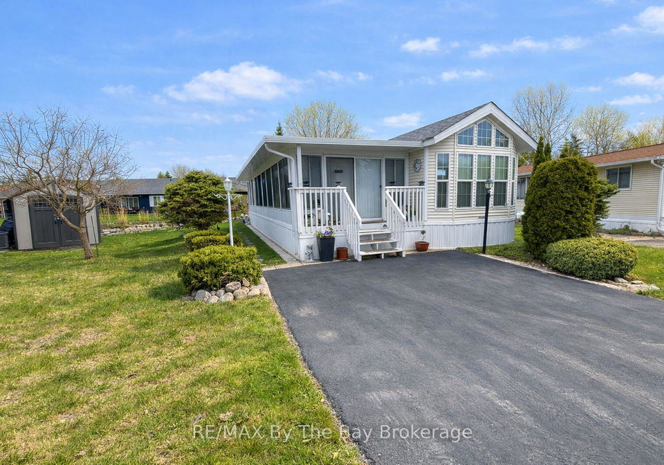 8-huron-circle-wasaga-beach-ontario-s13132544