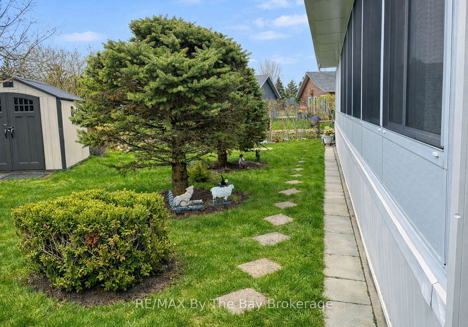8-huron-circle-wasaga-beach-ontario-s13132544
