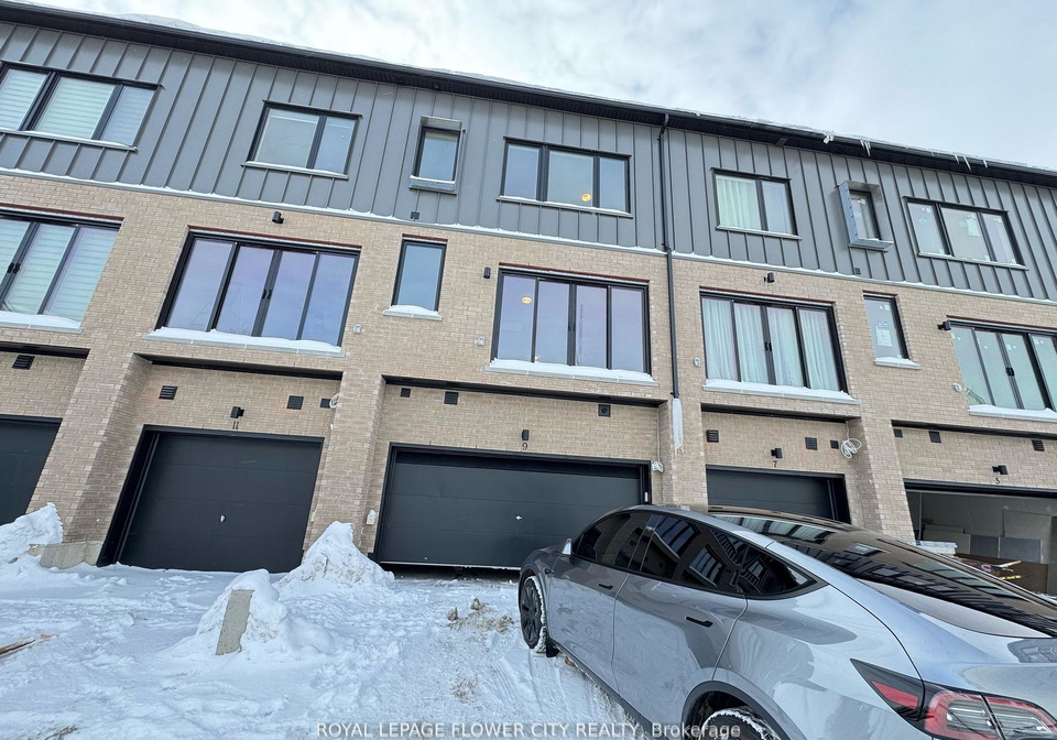 9-rainwater-lane-barrie-ontario-s13132654
