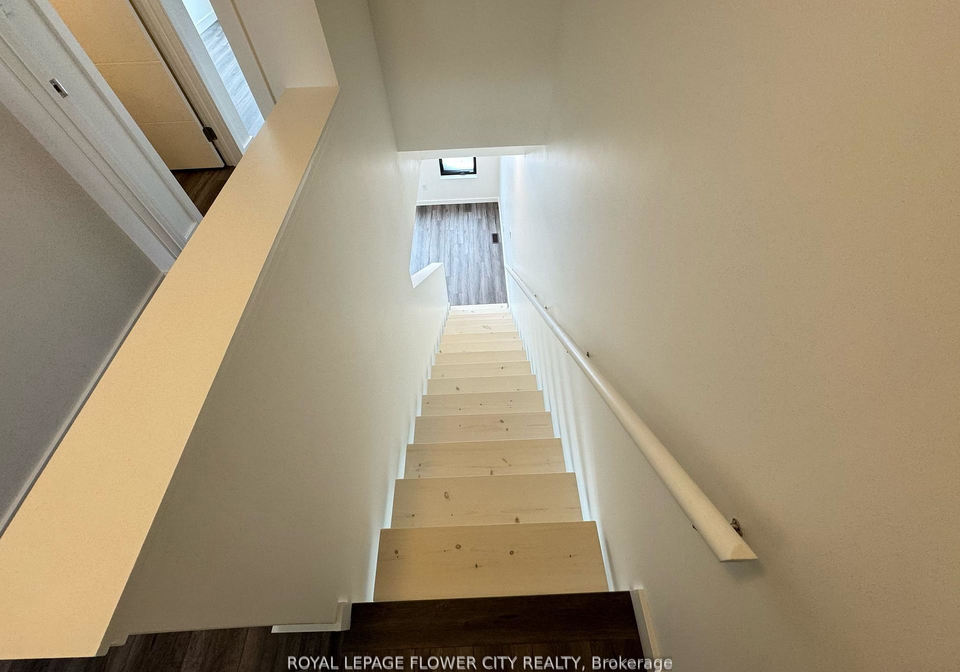 9-rainwater-lane-barrie-ontario-s13132654