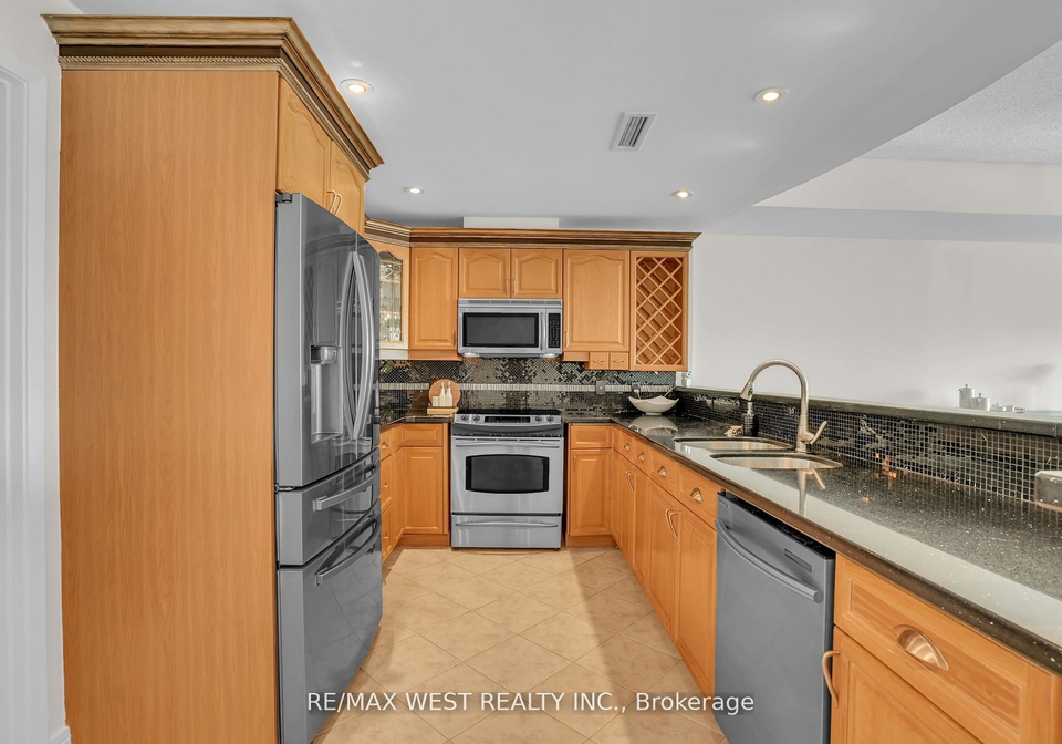 2-toronto-street-barrie-ontario-s13133790