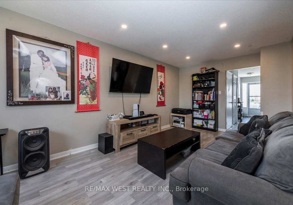 68-chaucer-crescent-barrie-ontario-s13136074