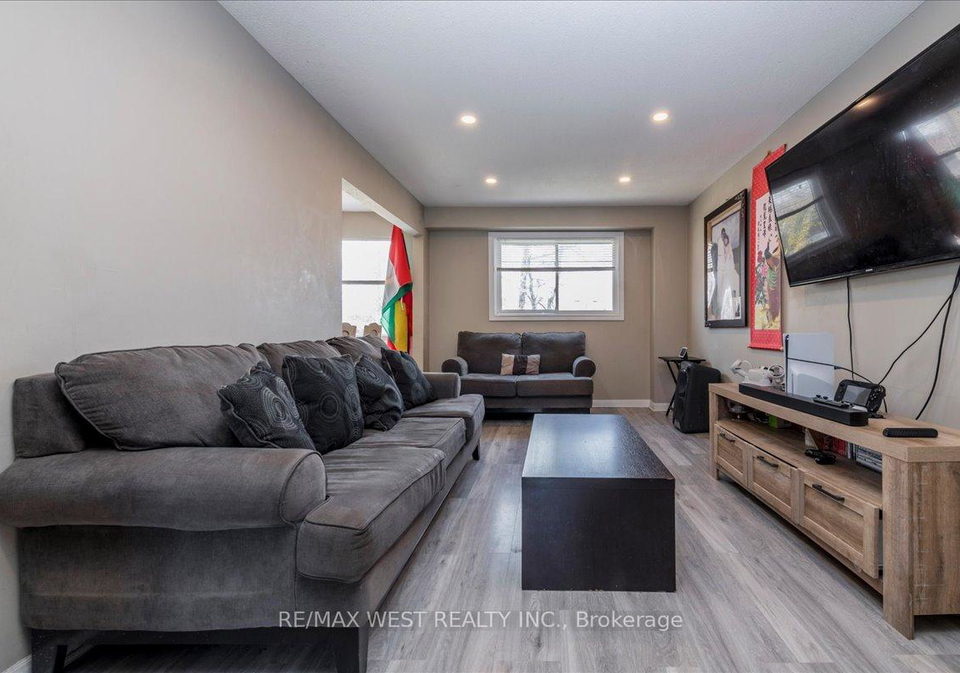 68-chaucer-crescent-barrie-ontario-s13136074