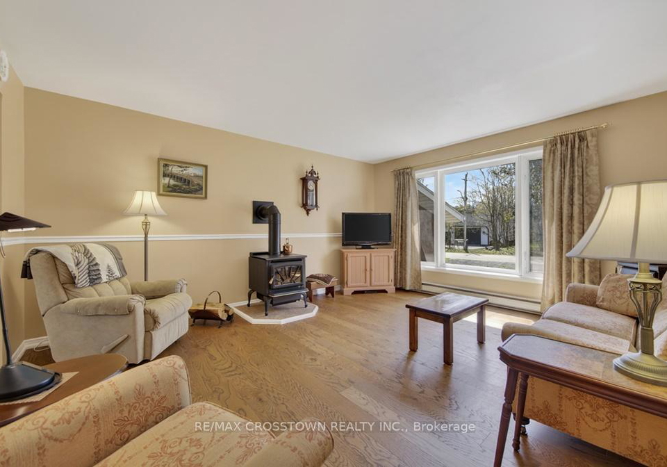 50-withall-grove-tiny-ontario-s13144218