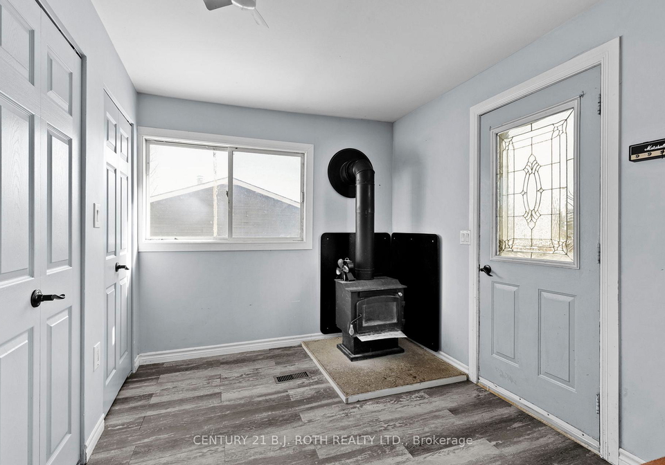 1006-flos-4-road-e-springwater-ontario-s13156248