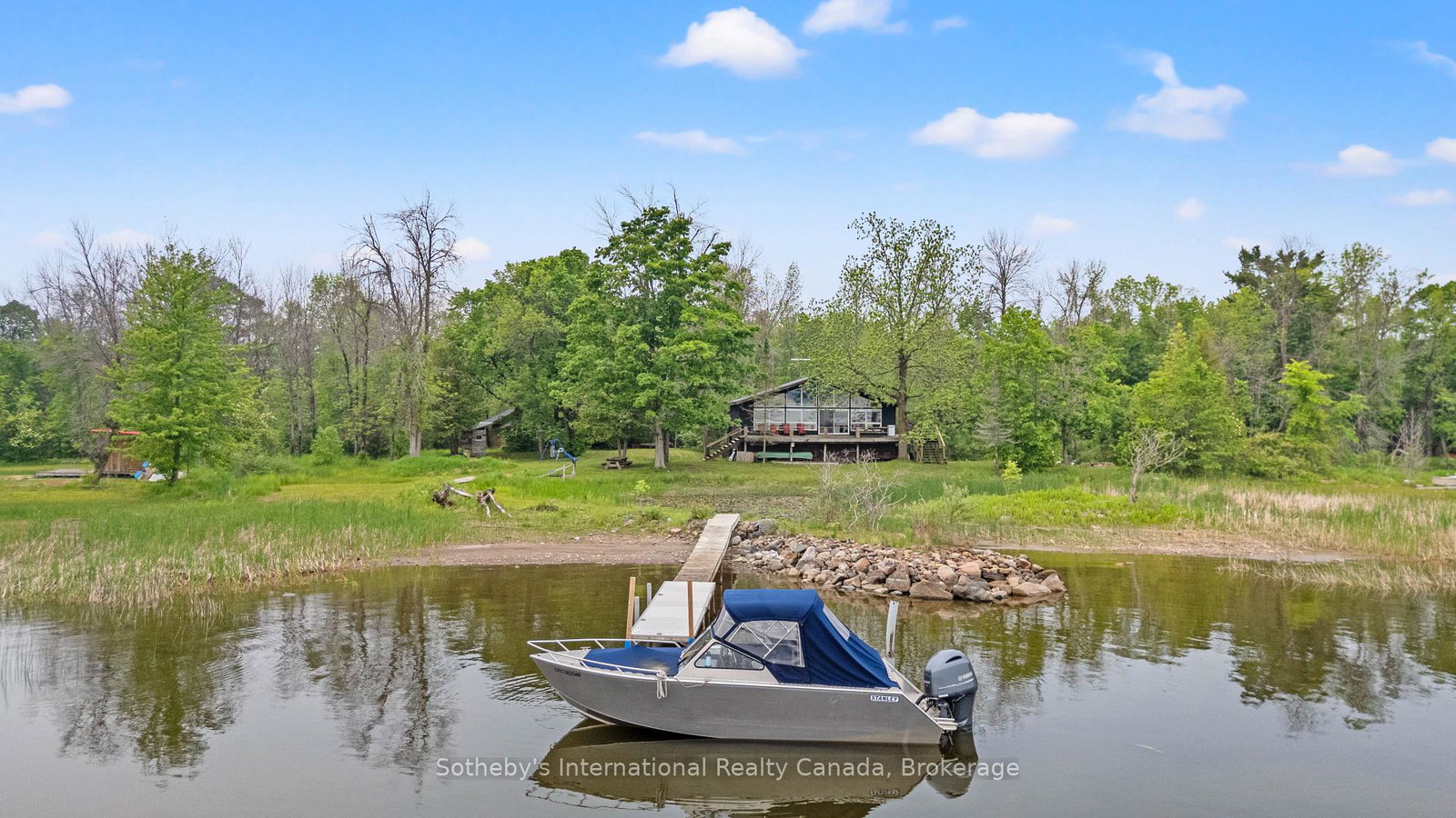 10-11-methodist-island-tay-ontario-s13159870