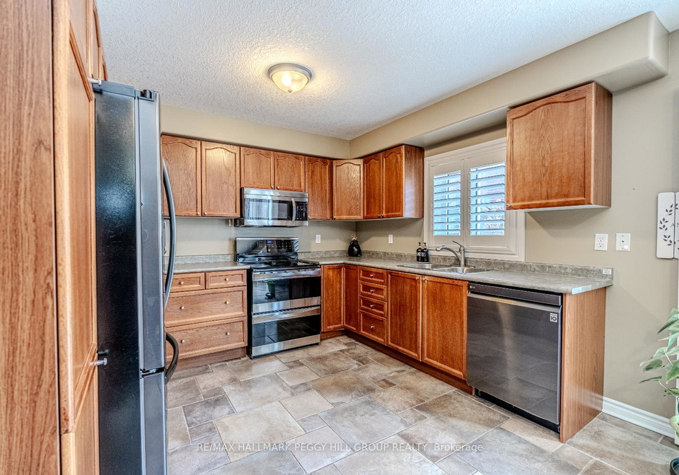 35-benjamin-lane-barrie-ontario-s13208238