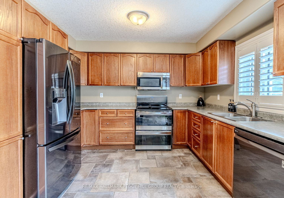 35-benjamin-lane-barrie-ontario-s13208238