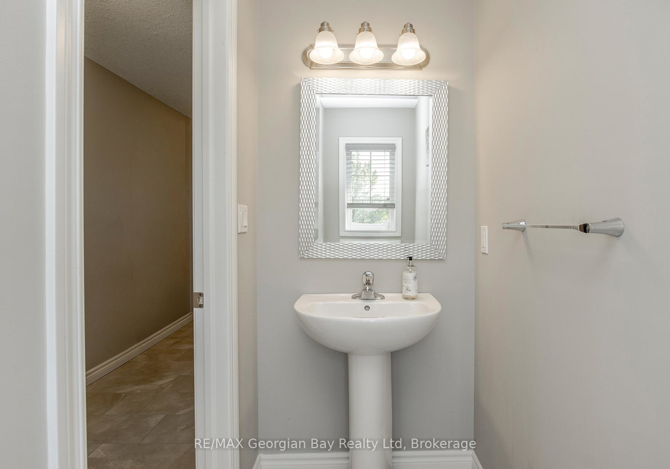 956-cook-drive-midland-ontario-s13221306