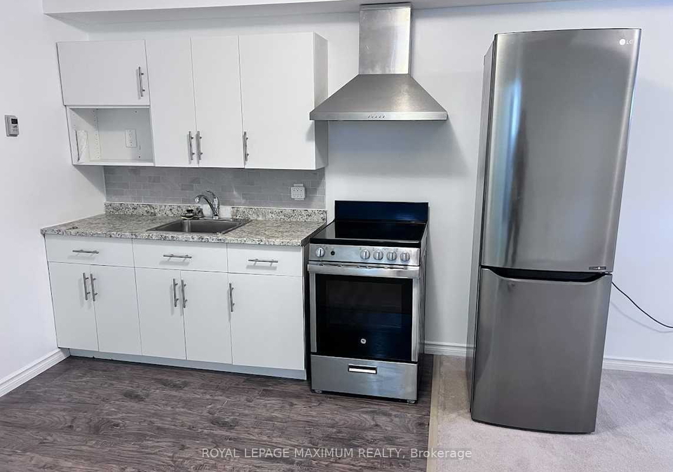82-ambler-barrie-ontario-s13229102