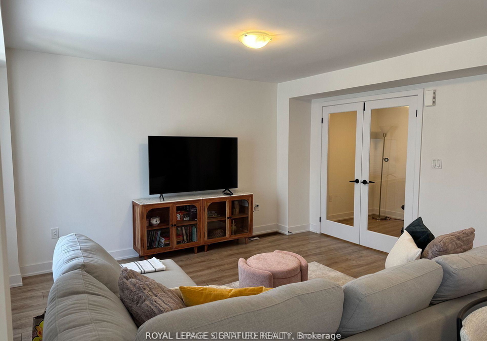 36-silo-mews-barrie-ontario-s13231368