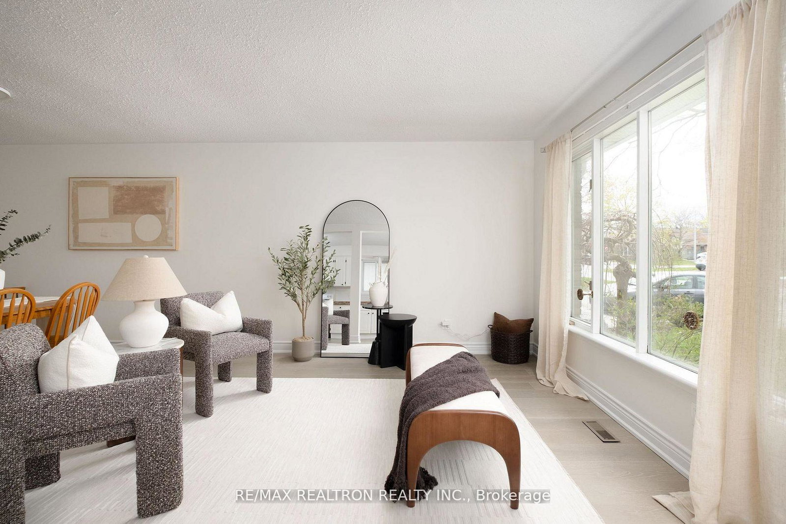 8-courtice-crescent-collingwood-ontario-s13250108