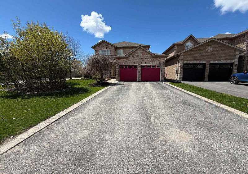 1-buman-court-barrie-ontario-s13322054