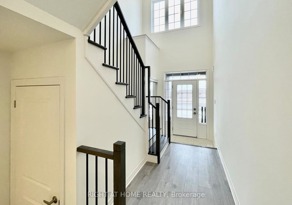 68-west-oak-trail-barrie-ontario-s13410294