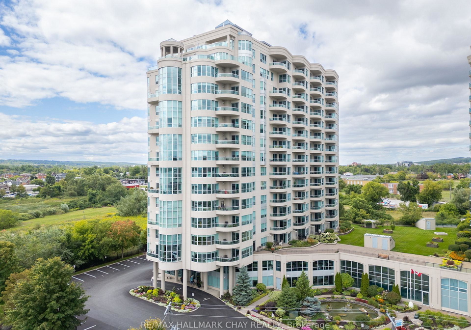 2-toronto-street-barrie-ontario-s13413562