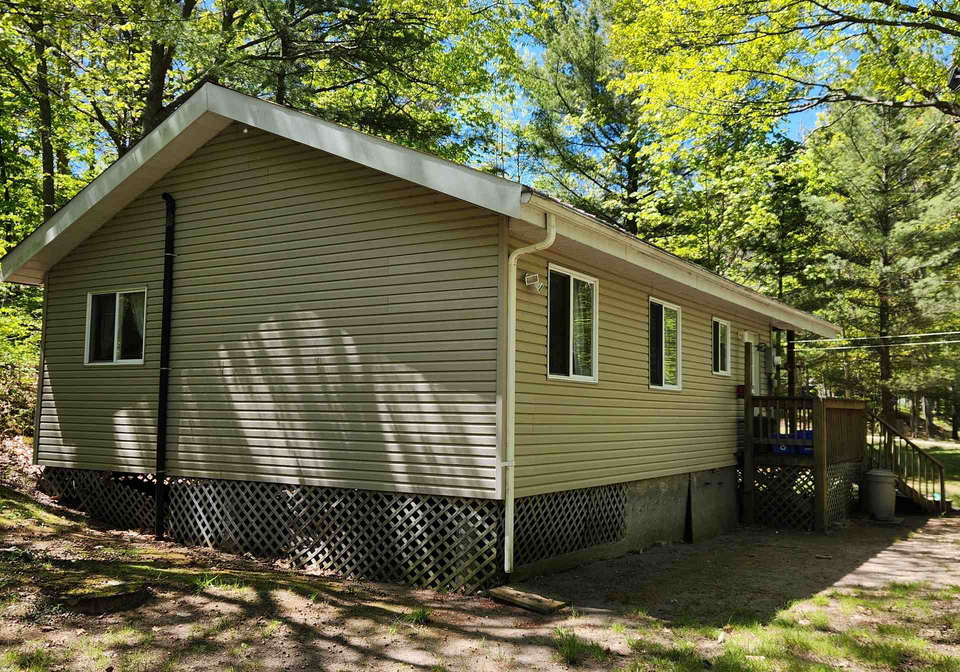 12-waagosh-miikans-lane-christian-island-30-ontario-s13420210