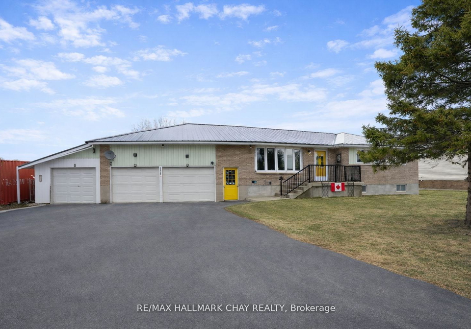 8315-93-highway-tiny-ontario-s13424730