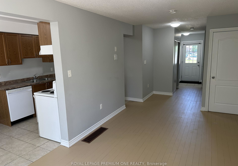 71-sydenham-wells-barrie-ontario-s13441366