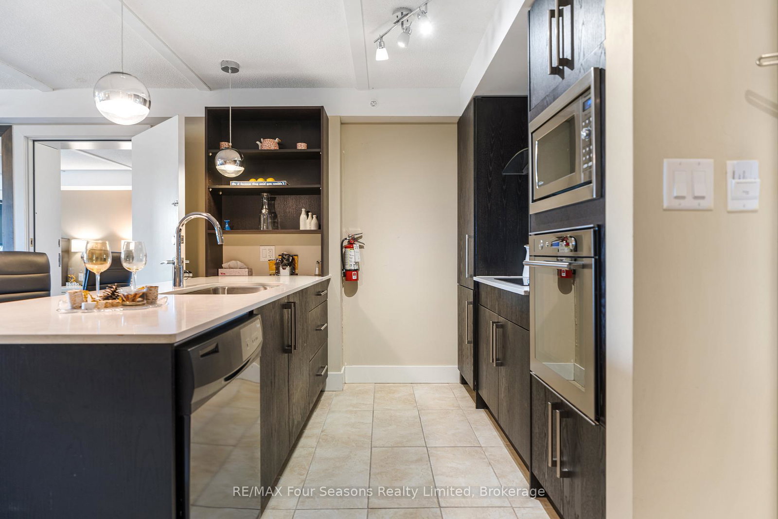 9-harbour-street-e-collingwood-ontario-s13442150