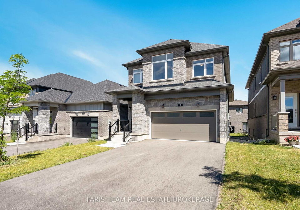 10-barnyard-trail-barrie-ontario-s13456598