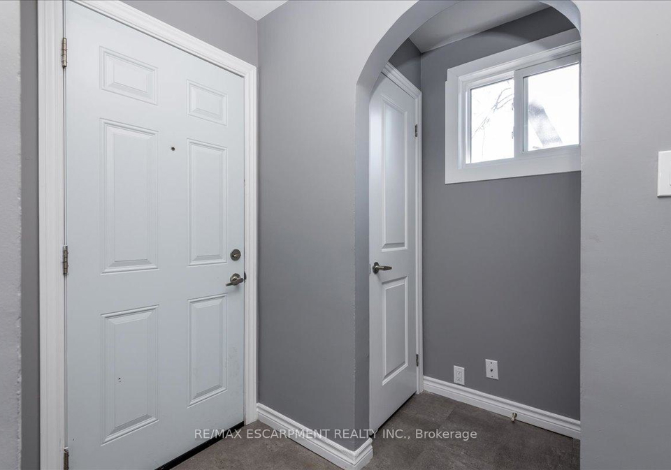 210-owen-street-1-2-3-barrie-ontario-s13458386