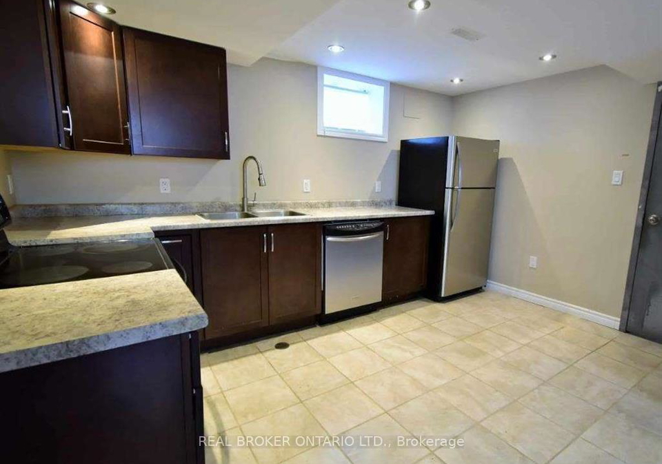 1-vine-street-barrie-ontario-s13466374