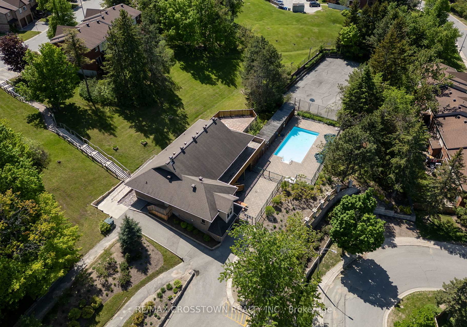 1-quail-crescent-barrie-ontario-s13470902