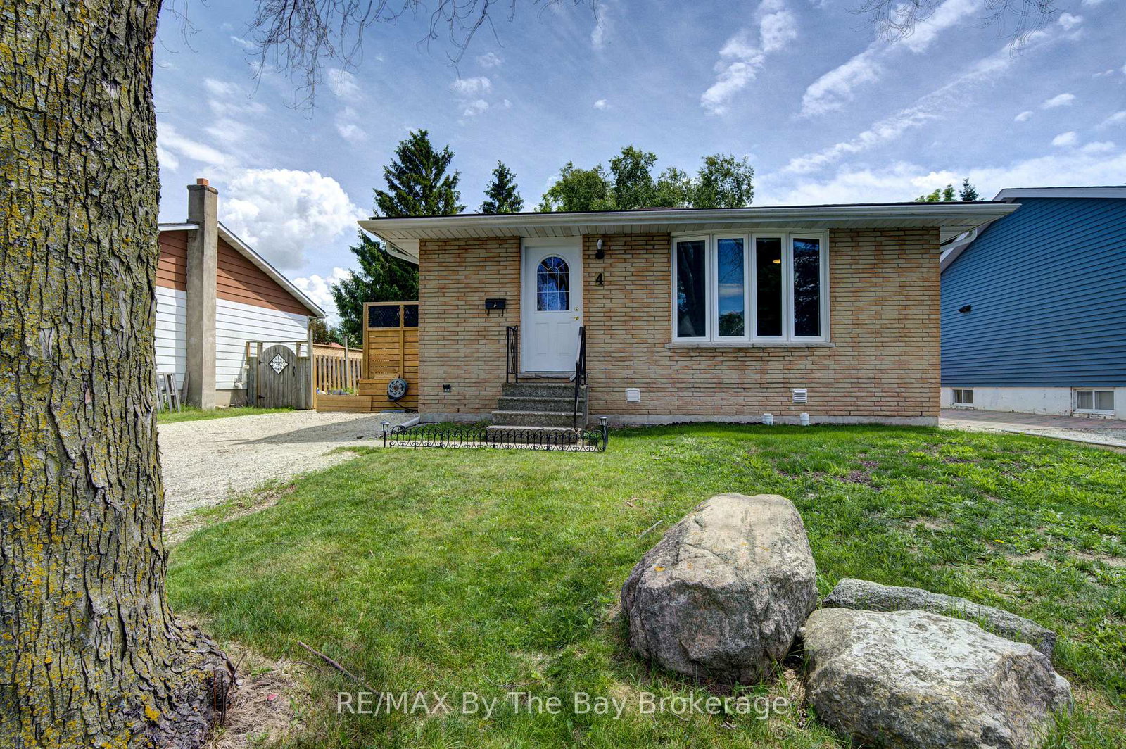 4-watts-crescent-collingwood-ontario-s13472248