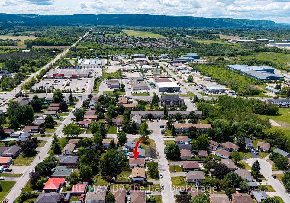4-watts-crescent-collingwood-ontario-s13472248