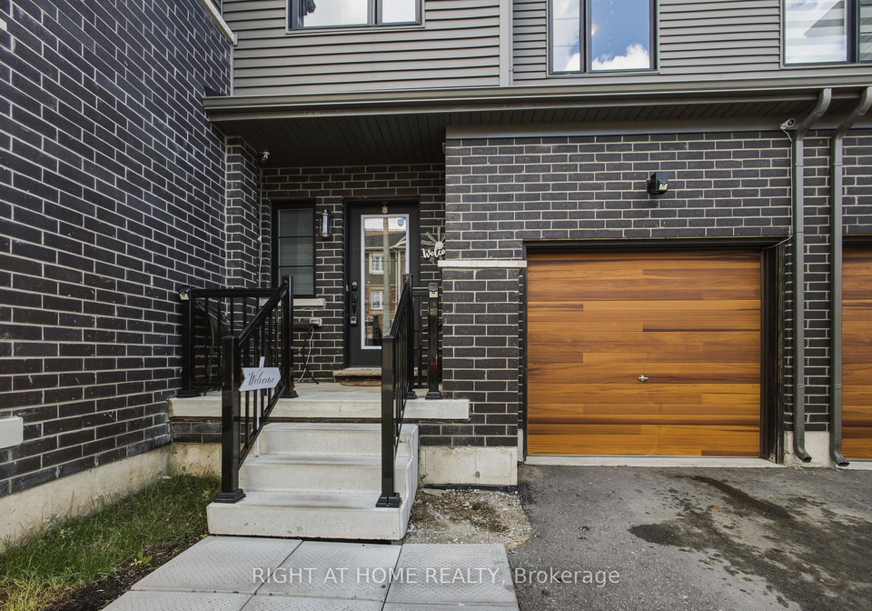 15-hay-lane-barrie-ontario-s13474788