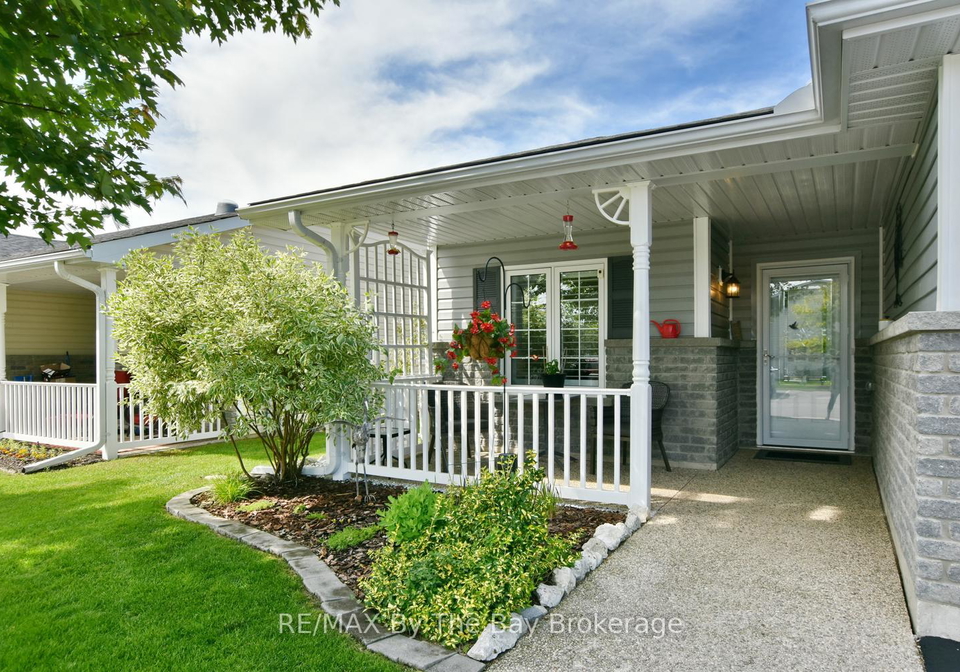12-new-york-avenue-wasaga-beach-ontario-s13483208