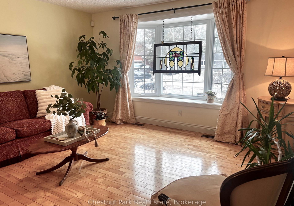 135-christopher-avenue-wasaga-beach-ontario-s13486012