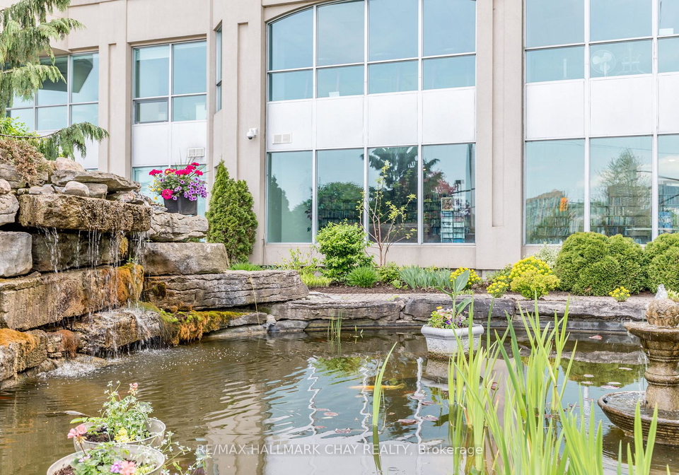 2-toronto-street-barrie-ontario-s13495692