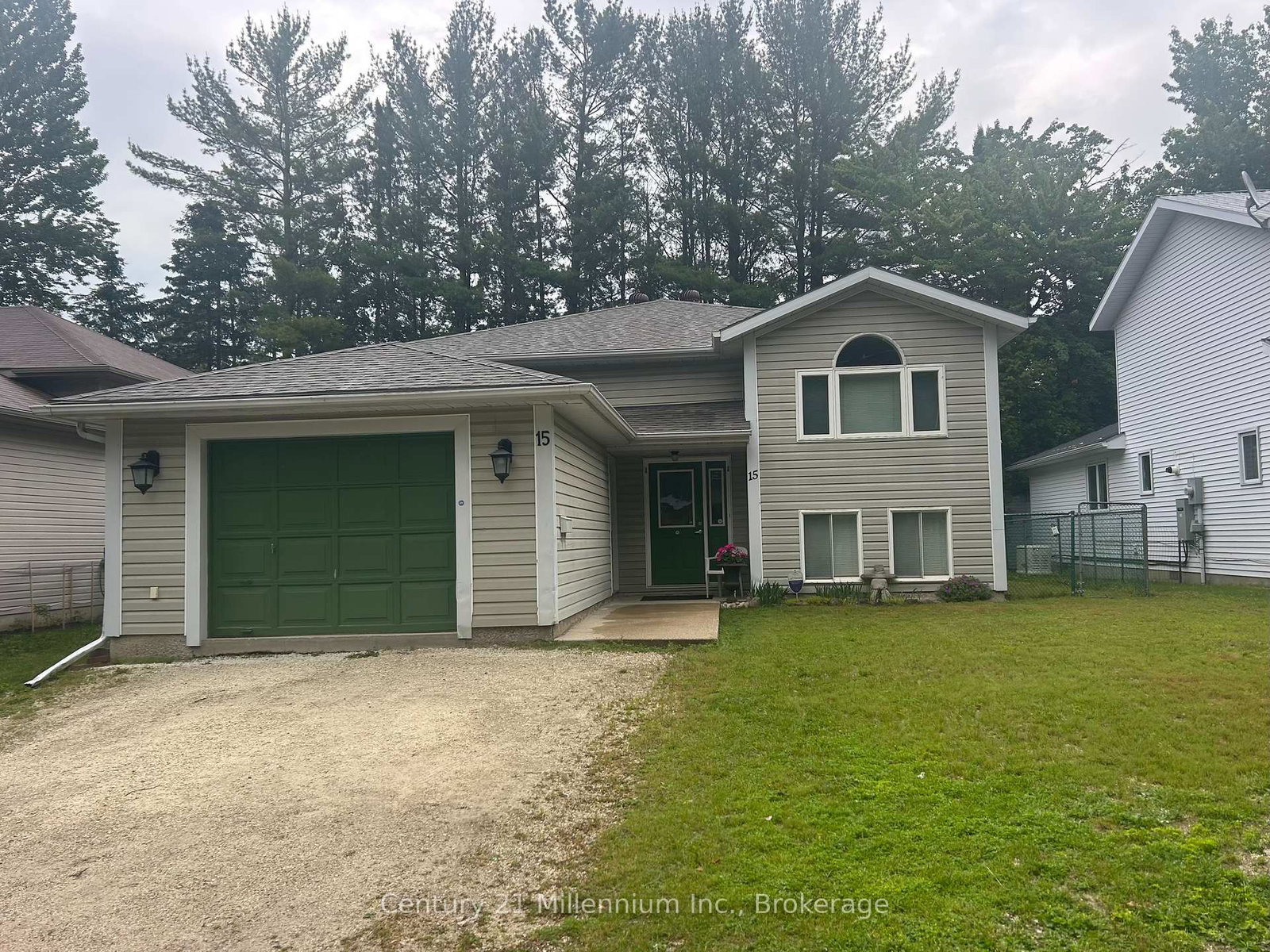 15-savarin-street-wasaga-beach-ontario-s13497844